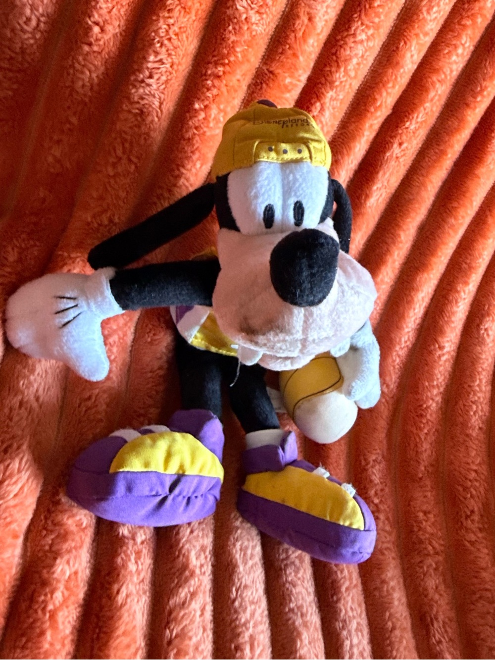 NWT’s Disney Basket Goofy Bean Bag Plush Goofy Doll in Yellow & Purple Outfit